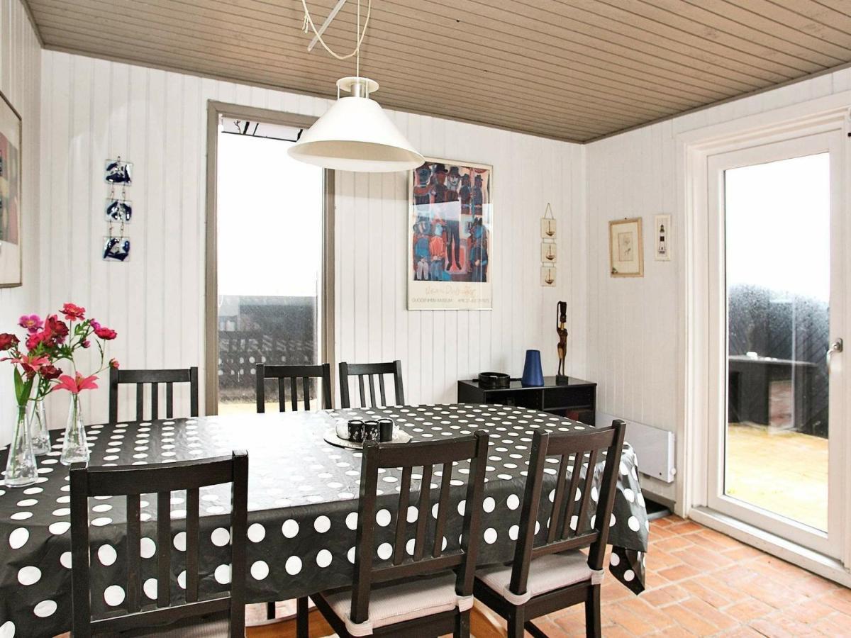 6 Person Holiday Home In Blokhus Oda fotoğraf